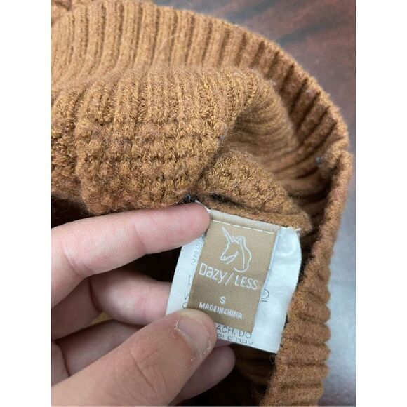 Dazy-Less Textured Knit V-Neck Sweater Vest Size Large - Picture 5 of 8